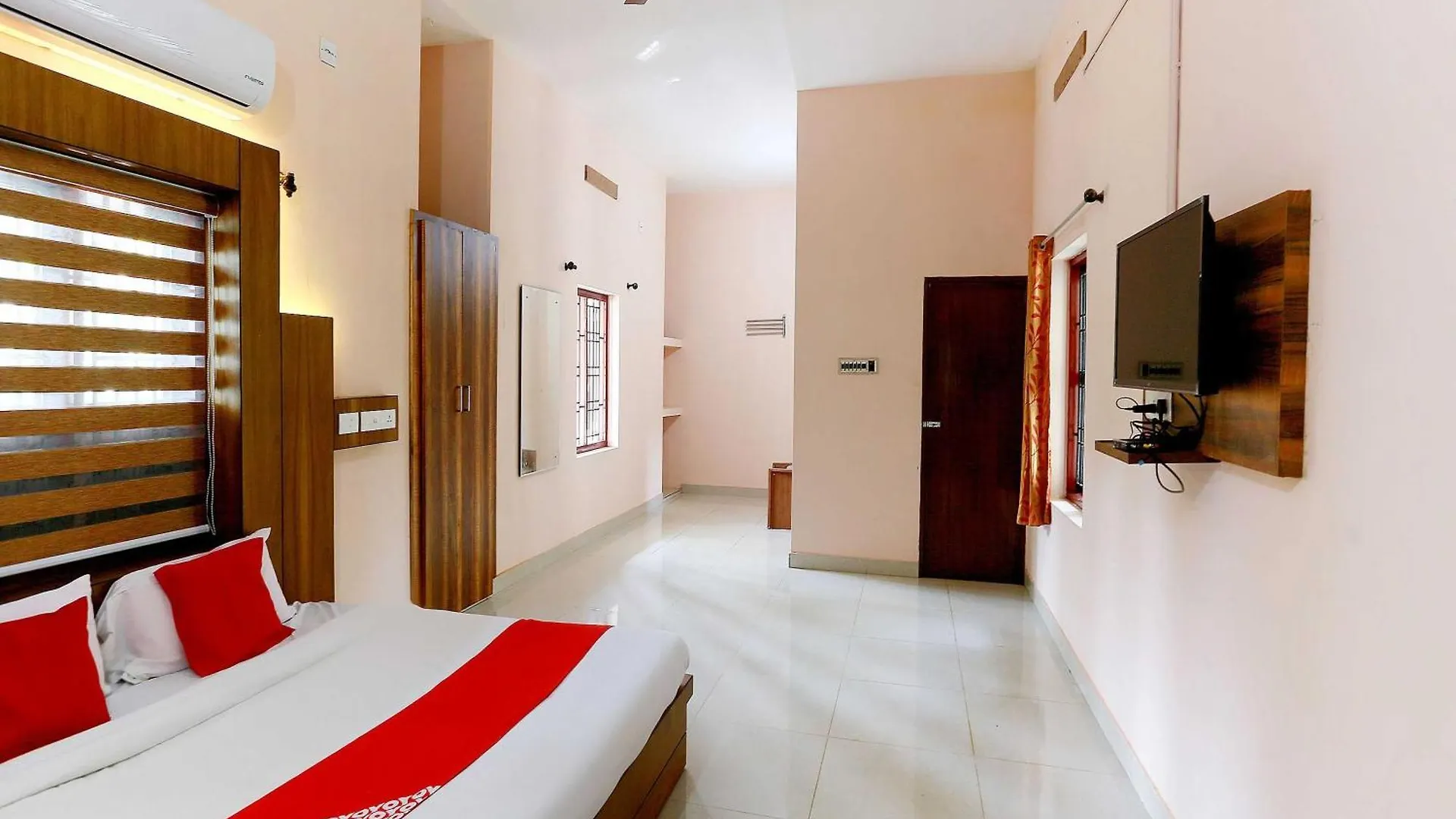 Hotel Oyo Flagship Sreedevi Garden Mattanur