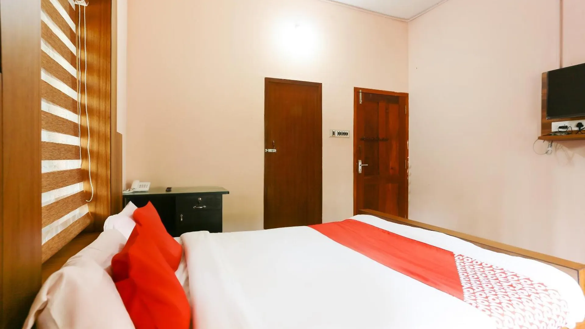 ****  Hotel Oyo Flagship Sreedevi Garden Mattanur Indie