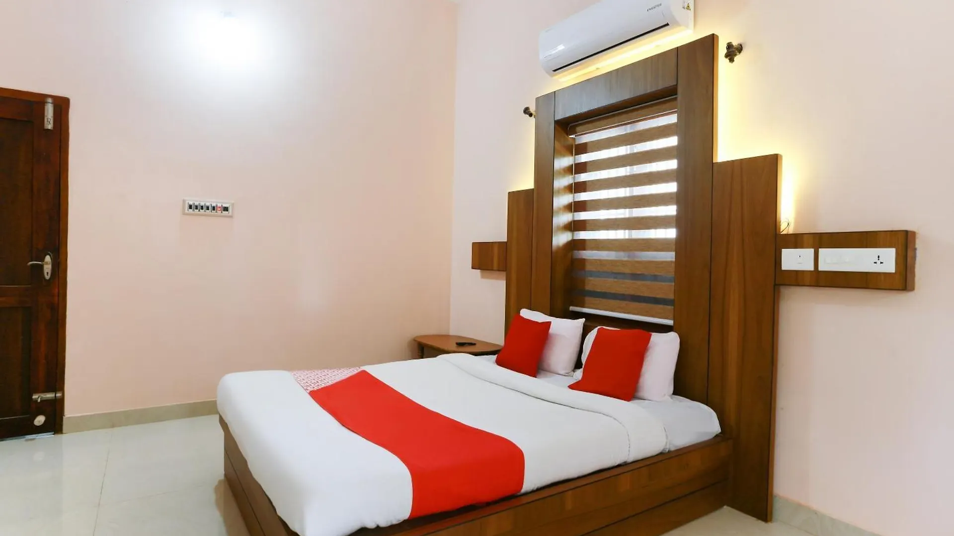 Hotel Oyo Flagship Sreedevi Garden Mattanur