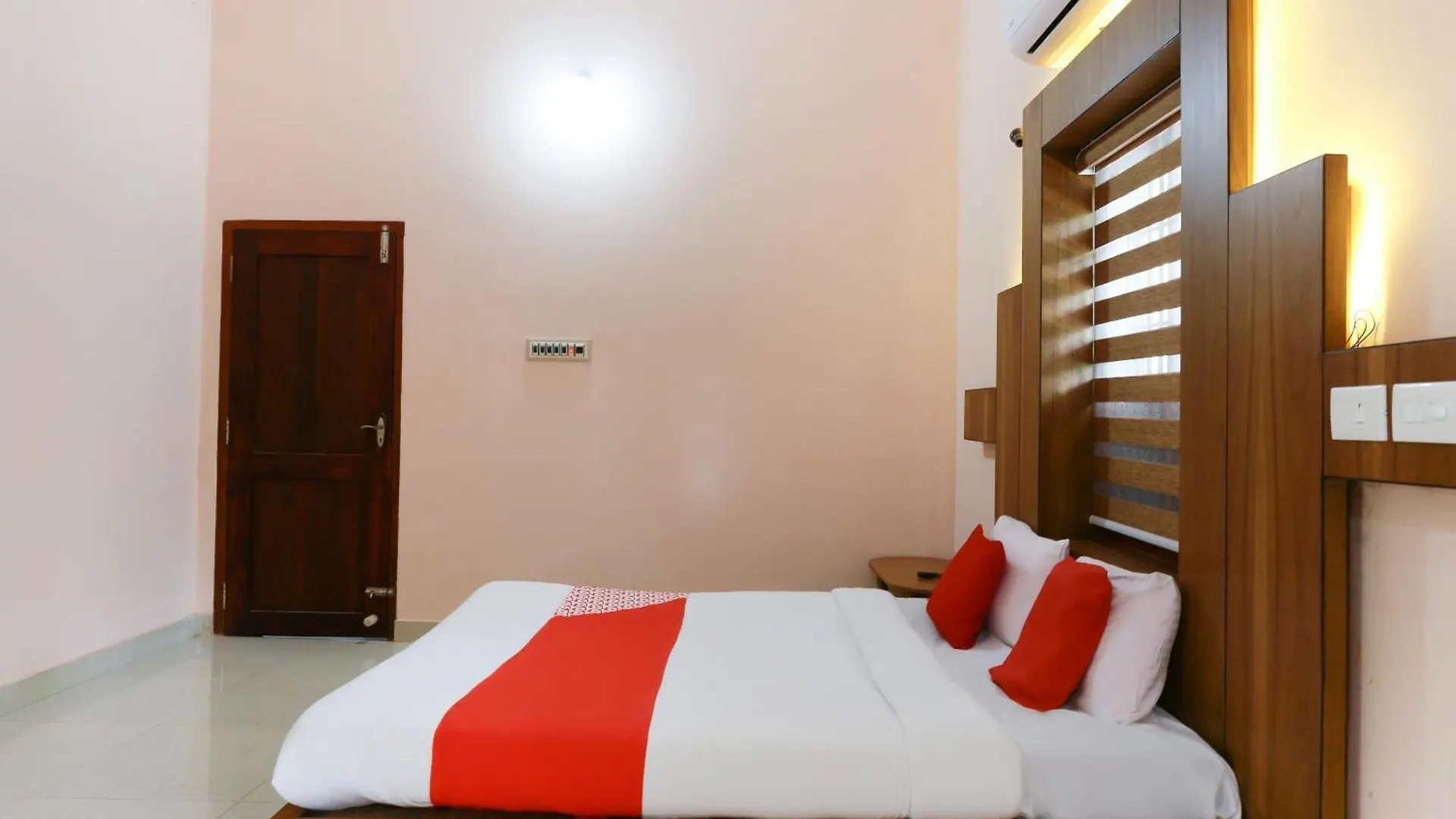 Hotel Oyo Flagship Sreedevi Garden Mattanur