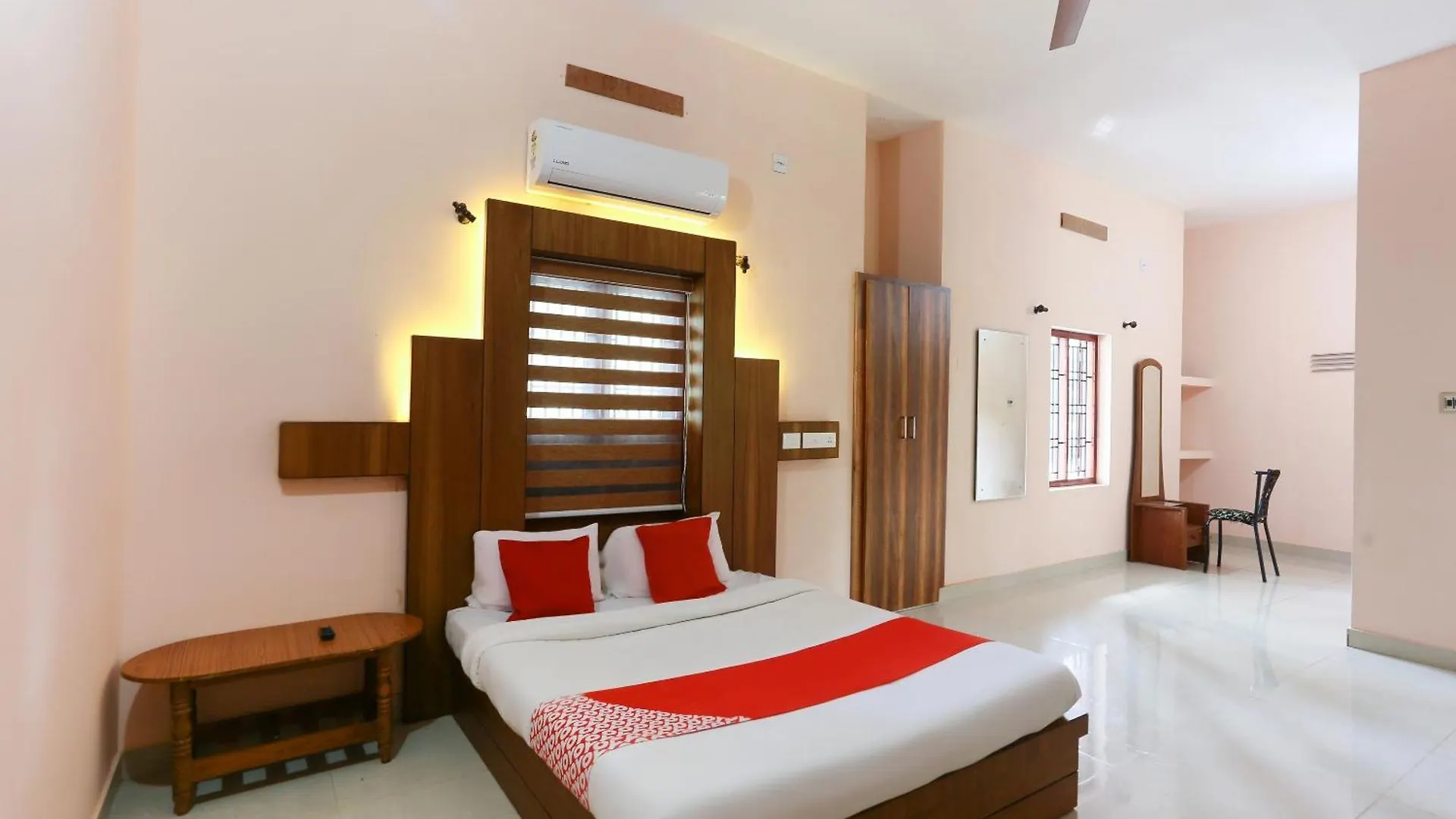 Hotel Oyo Flagship Sreedevi Garden Mattanur